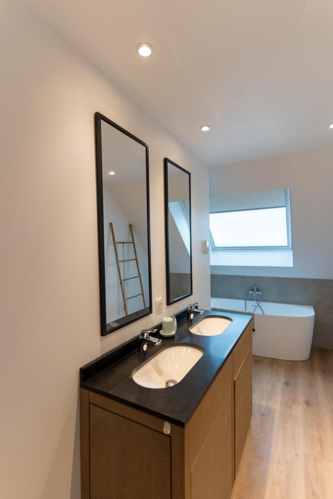 Superb Fully Renovated Semi-detached House For 6 People Holiday home *