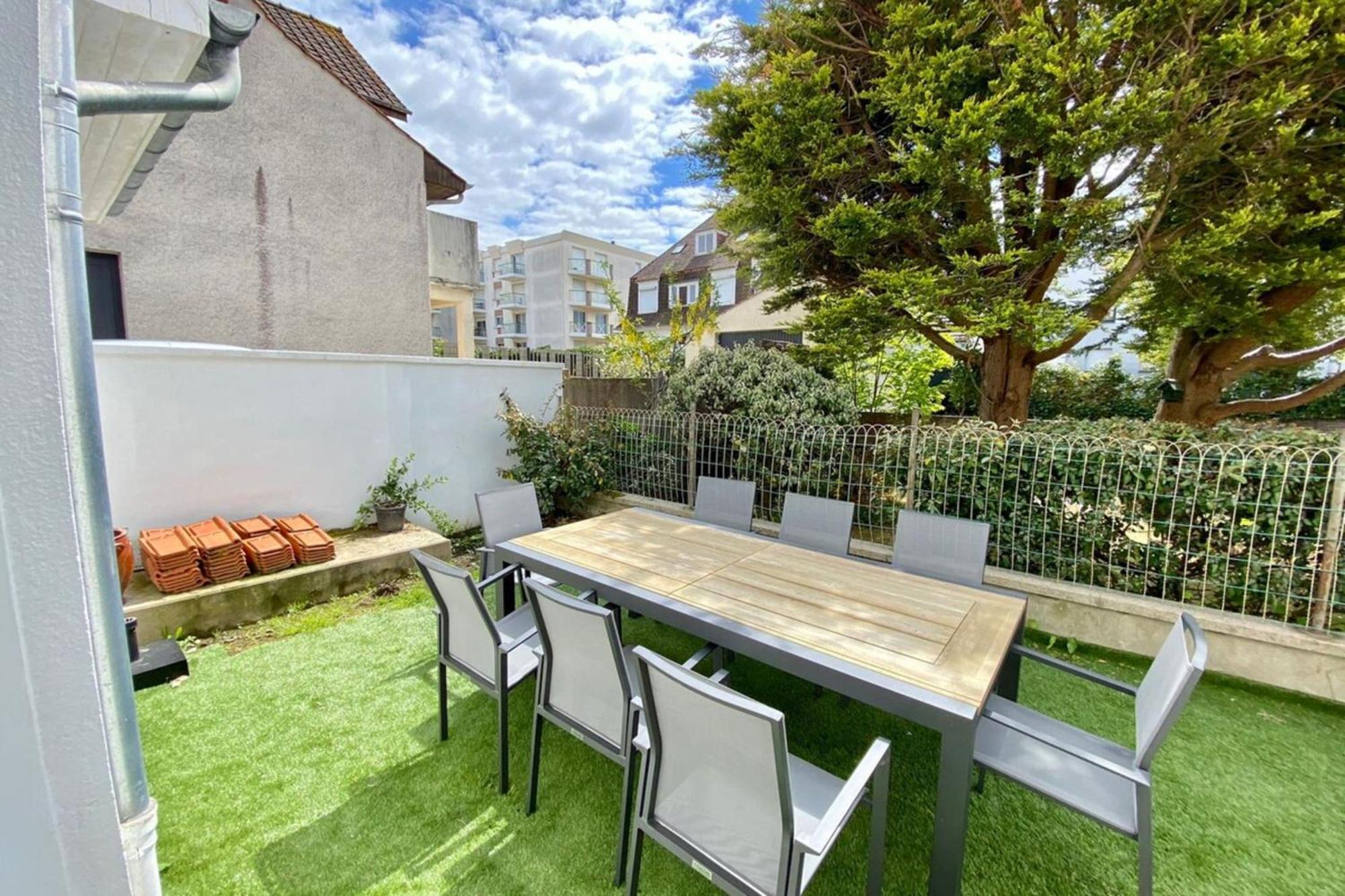 Superb Fully Renovated Semi-detached House For 6 People Holiday home *