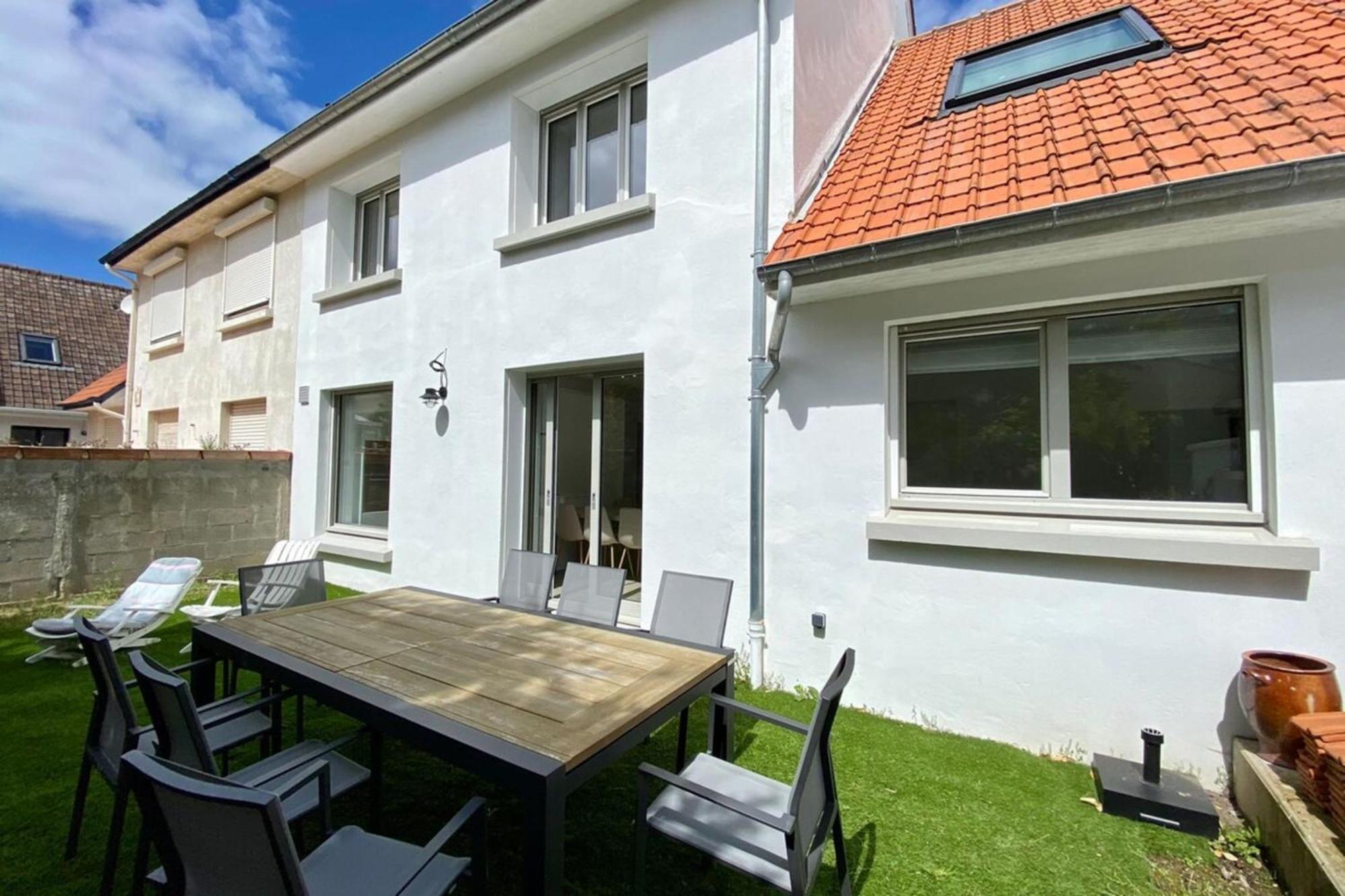 Holiday home Superb Fully Renovated Semi-detached House For 6 People *