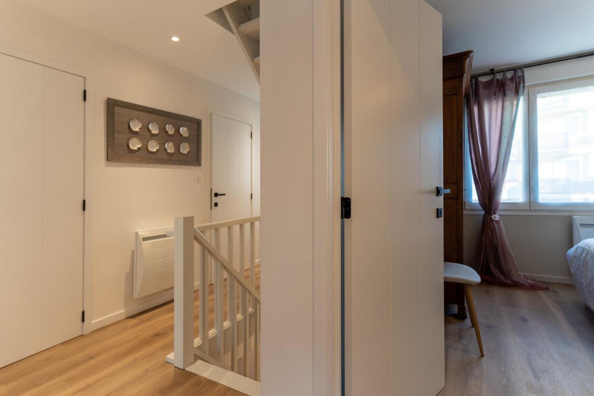 Superb Fully Renovated Semi-detached House For 6 People Holiday home
