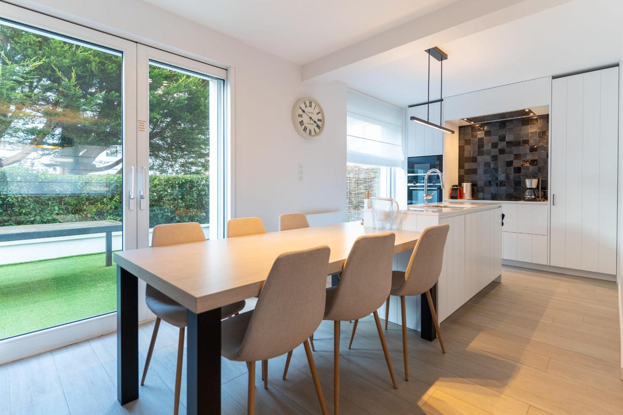 Superb Fully Renovated Semi-detached House For 6 People *